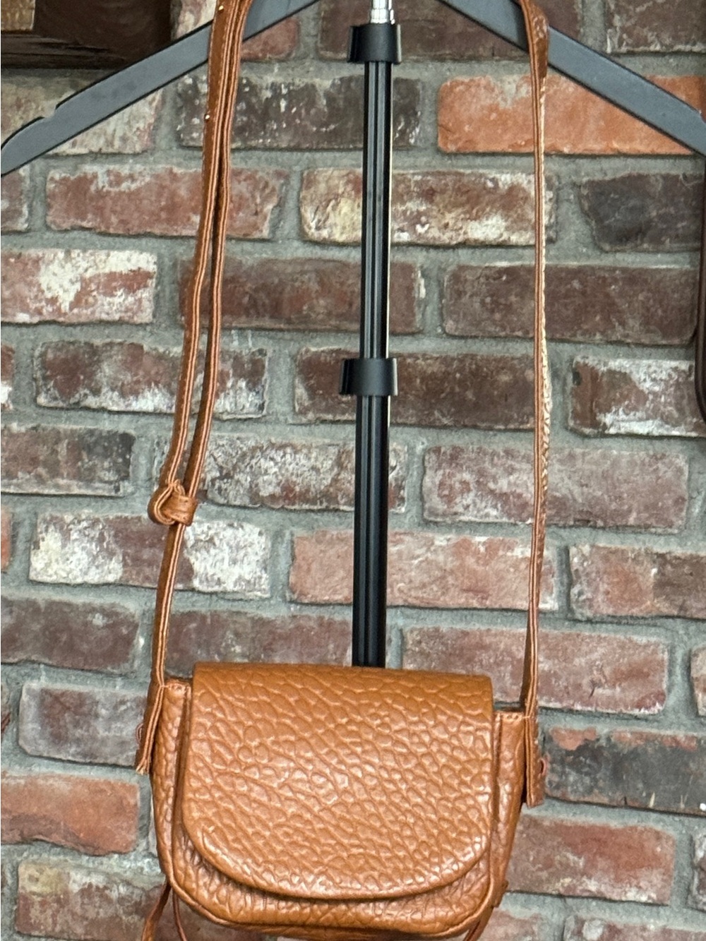 HOBO Bonita Mini Pebbled Leather Crossbody Bag EUC like NWOT - Picture 4 of 12